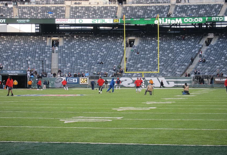 Due to COVID-19 safety precautions, MetLife Stadium plays without any fans. New Jersey’s rules do not allow fans to be in attendance at any pro sporting events in the state, citing health risks.