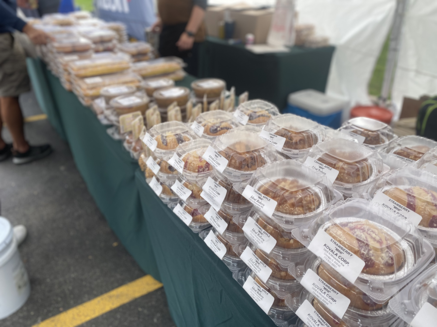 Mini pies and other treats line vendor stalls. As the festival’s name suggests, many of the items at Apple Fest were apple-inspired, including apple cider and candy coated apples.