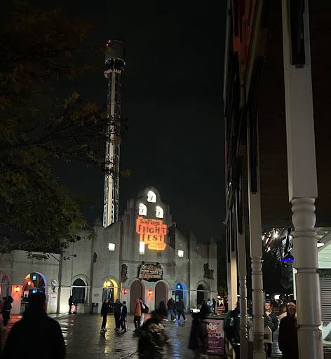 The Fright Fest logo stands at the center of the park, welcoming visitors who enter. Fright Fest is Six Flags’ annual Halloween event that runs from September 16 and goes until October 31. Although ticket prices vary by the day, the average price is $60 pre tax and fees.